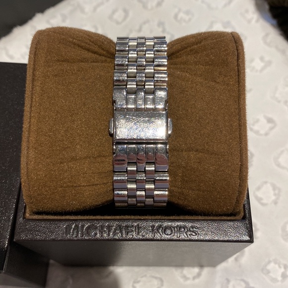 Michael Kors Silver Lexington watch - Picture 4 of 4